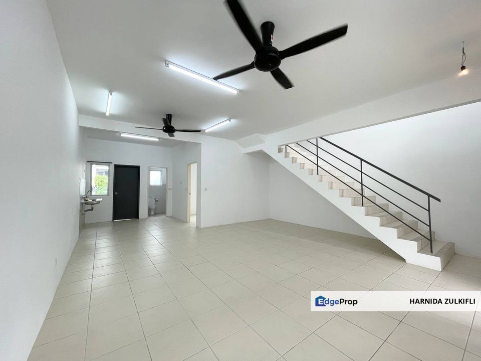 DOUBLE STOREY TERRACE @ IRINGAN BAYU (MEKARY), SEREMBAN FOR RENT, Negeri Sembilan, Seremban