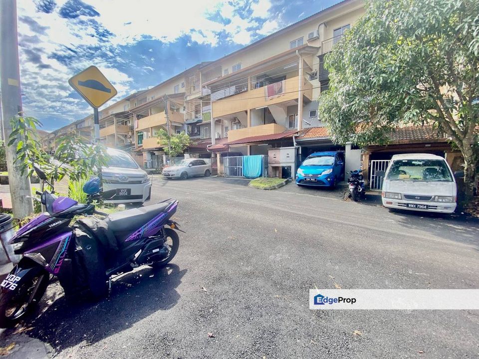 For Sale : Double Storey Terrace Intermediate Taman Sinaran Cheras Balakong, Selangor, Balakong