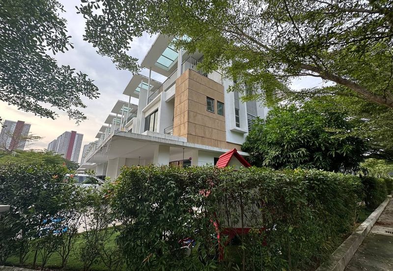 Lake Point Residence