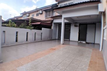 Taman Pinggiran Putra