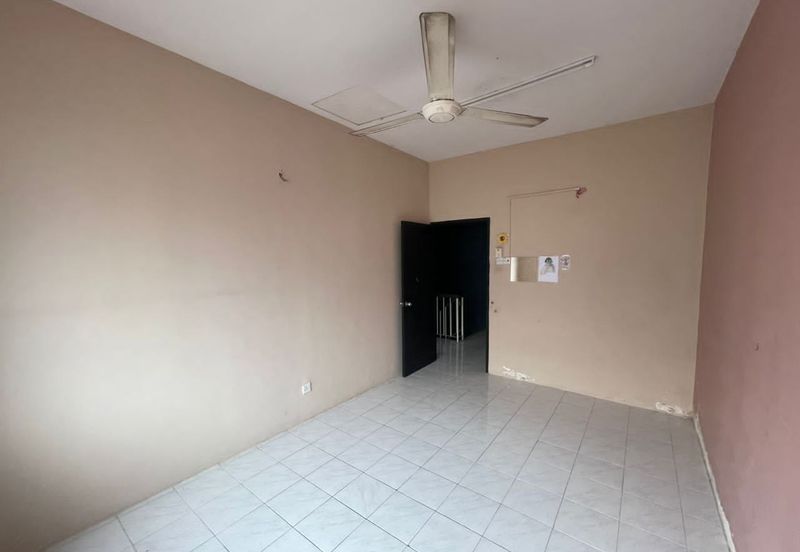 Taman Seroja, Bandar Baru Salak Tinggi