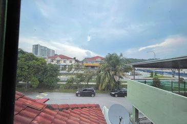 Taman Seroja, Bandar Baru Salak Tinggi