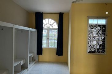 Taman Seroja, Bandar Baru Salak Tinggi