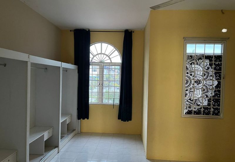 Taman Seroja, Bandar Baru Salak Tinggi