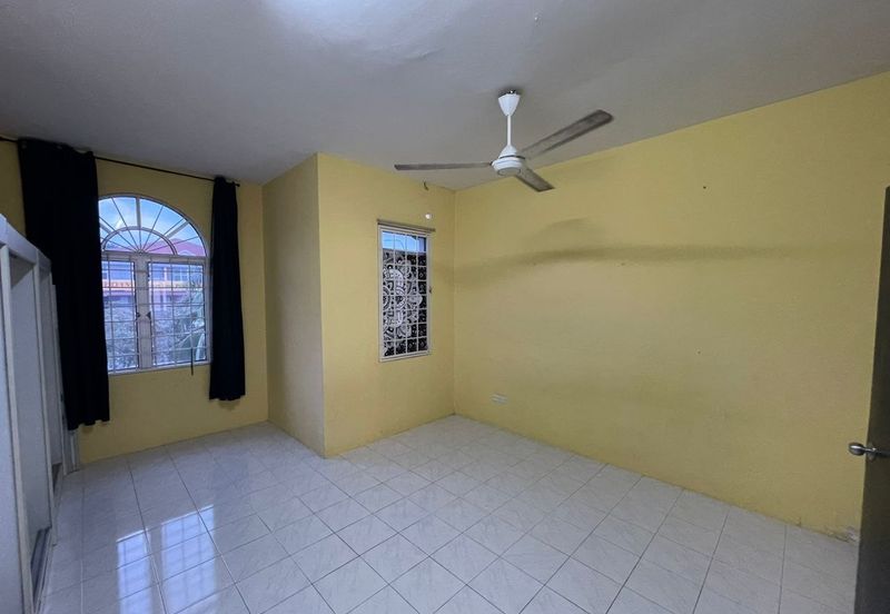 Taman Seroja, Bandar Baru Salak Tinggi