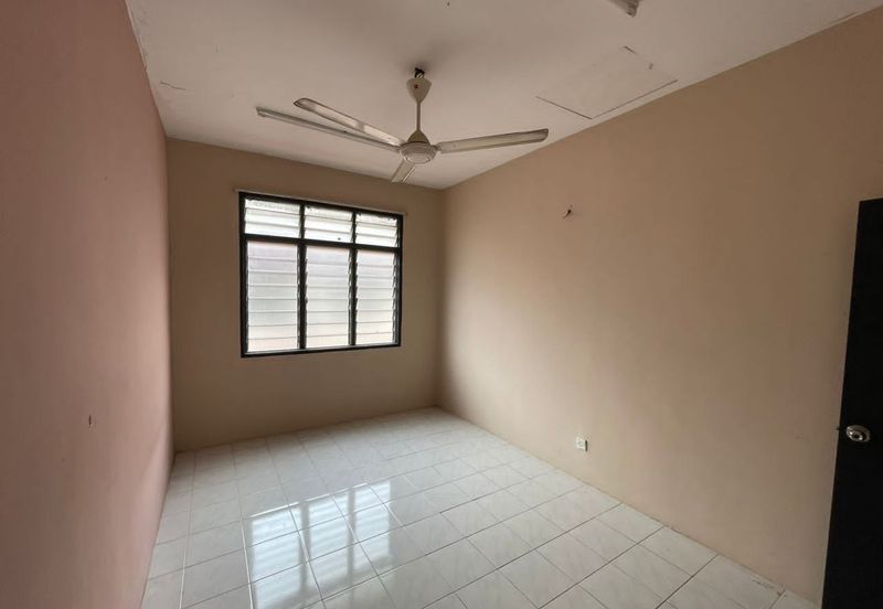 Taman Seroja, Bandar Baru Salak Tinggi