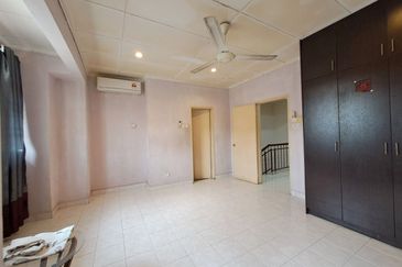 Jalan Spektrum U16 @ Taman Bukit Subang