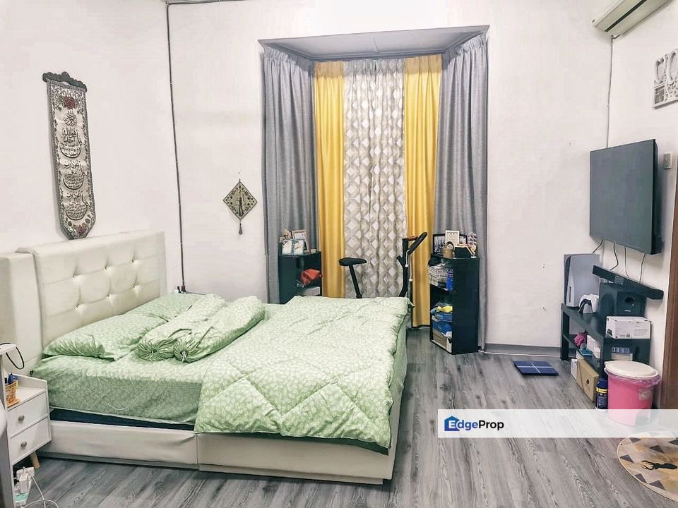 Double Storey (Intermediate) Taman Dahlia, Bandar Baru Salak Tinggi, Sepang, Selangor, Sepang