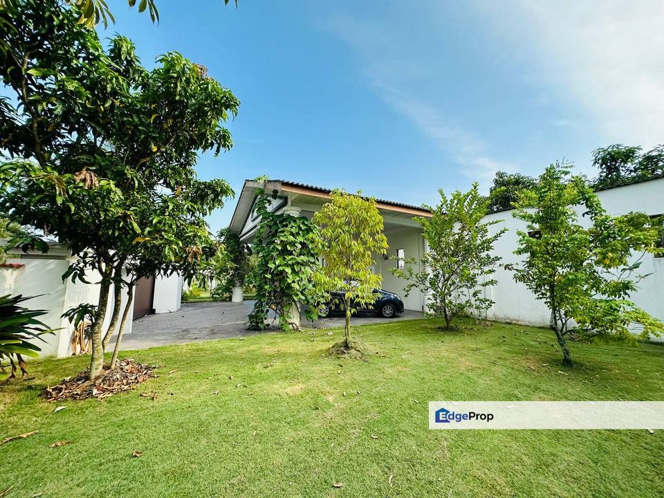 BUNGALOW WITH SWIMMING POOL, BANDAR BUKIT MAHKOTA KAJANG, Selangor, Bangi