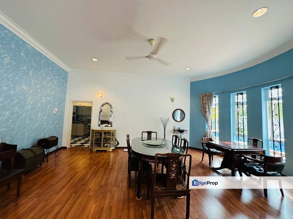 BUNGALOW WITH SWIMMING POOL, BANDAR BUKIT MAHKOTA KAJANG, Selangor, Bangi