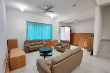 Evira @ Warisan Puteri