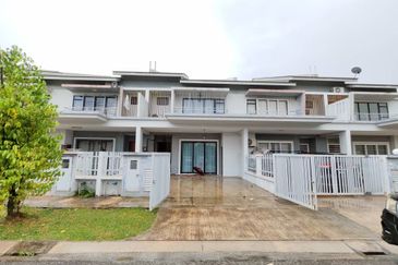 Evira @ Warisan Puteri