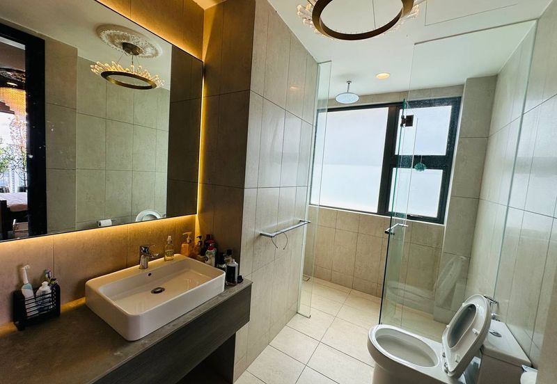 Datum Jelatek Residence