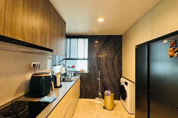 Datum Jelatek Residence