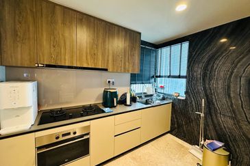 Datum Jelatek Residence