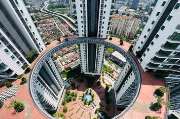 Datum Jelatek Residence