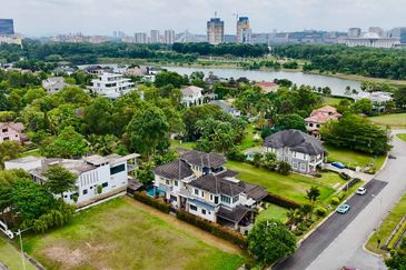 Perdana Lakeview East