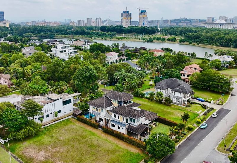 Perdana Lakeview East