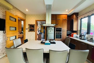 Perdana Lakeview East