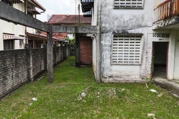 Jalan Enggang Timur 10