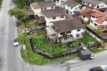 Jalan Enggang Timur 10