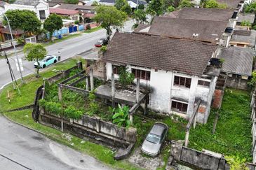 Jalan Enggang Timur 10