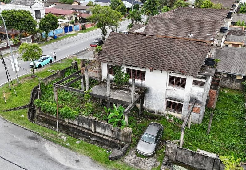 Jalan Enggang Timur 10