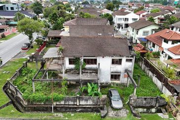 Jalan Enggang Timur 10