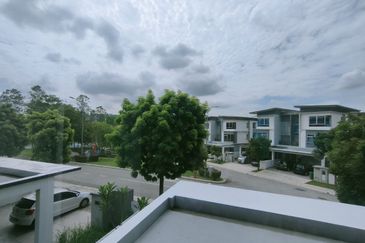 Parkfield Residences, Tropicana Heights