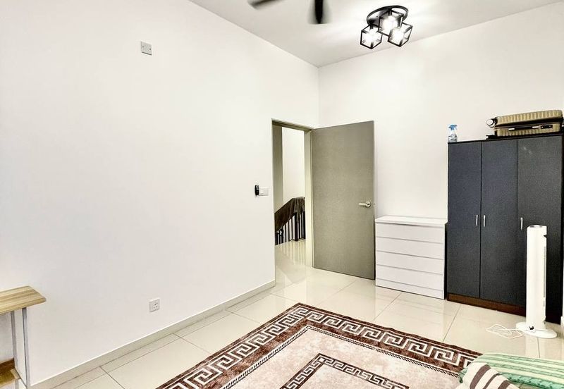 Setia Warisan Tropika (Belladonna)