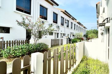 Setia Warisan Tropika (Belladonna)