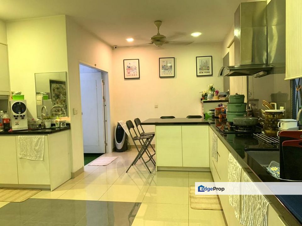 SPACIOUS ANGULAR WITH GARDEN COURTYARD  DOUBLE STOREY SUPERLINK  LAMAN GLENMARIE , Selangor, Glenmarie