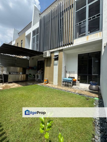 2 STOREY SUPERLINK TERRACE INTERMEDIATE LAMAN GLENMARIE SEKSYEN U1 SHAH ALAM, Selangor, Glenmarie