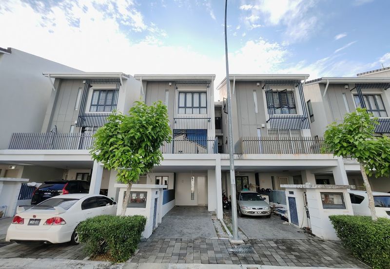 Crescent Park Townvilla