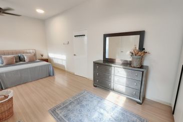 Crescent Park Townvilla