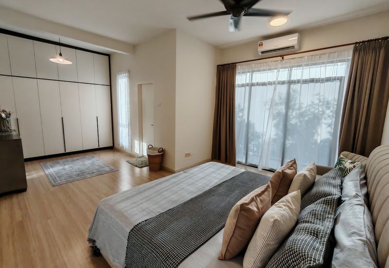 Crescent Park Townvilla