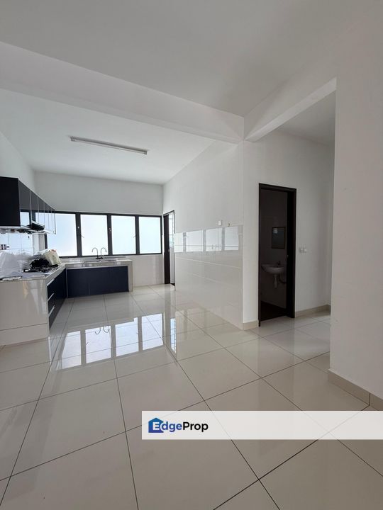Corner Unit Oasis2 Residence, Mutiara Height, Kajang, Selangor, Kajang