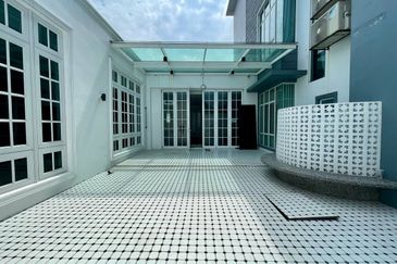 Putra Hill Residency