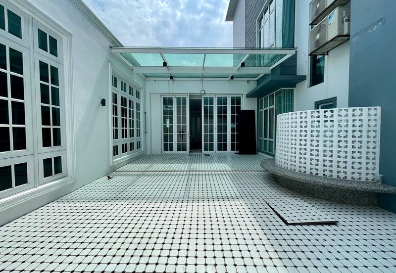 Putra Hill Residency