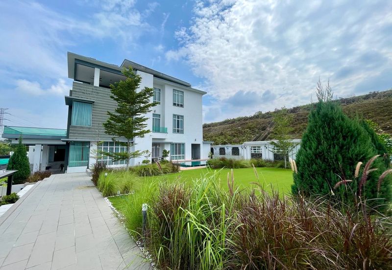 Putra Hill Residency