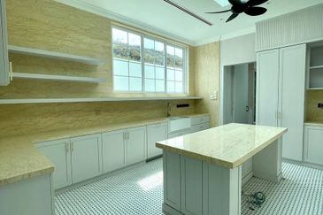 Putra Hill Residency