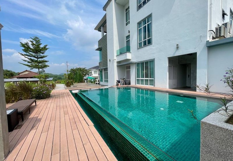 Putra Hill Residency