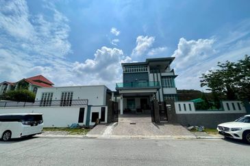 Putra Hill Residency