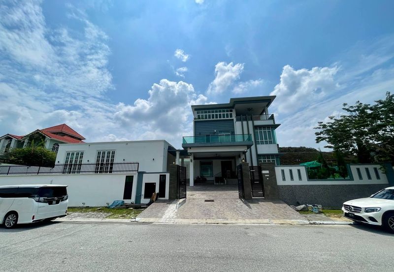 Putra Hill Residency