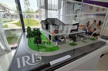 Iris Encorp Cahaya Alam