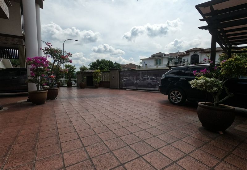 Jalan Suasana, Bandar Tun Hussein Onn