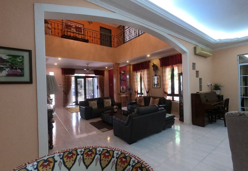 Jalan Suasana, Bandar Tun Hussein Onn