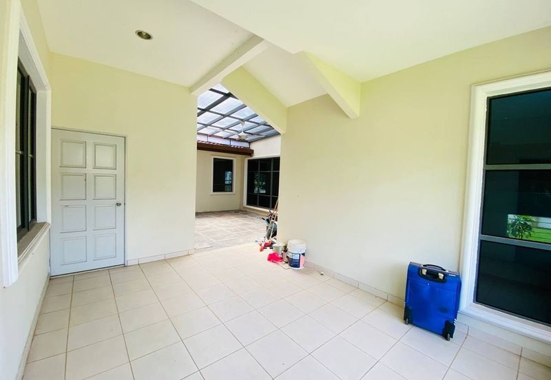 Puncak Pinggiran Putra