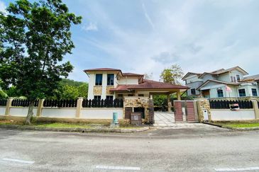 Puncak Pinggiran Putra