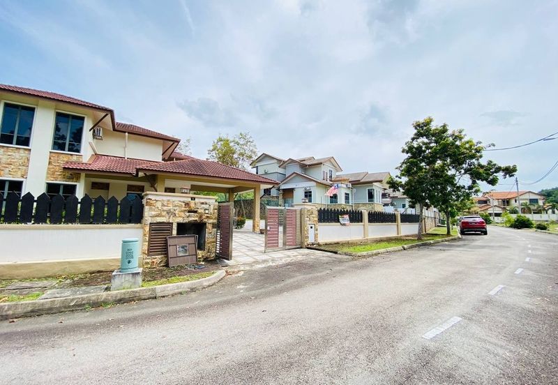 Puncak Pinggiran Putra